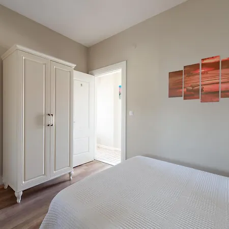 Karina Vineyard House בוזקאדה