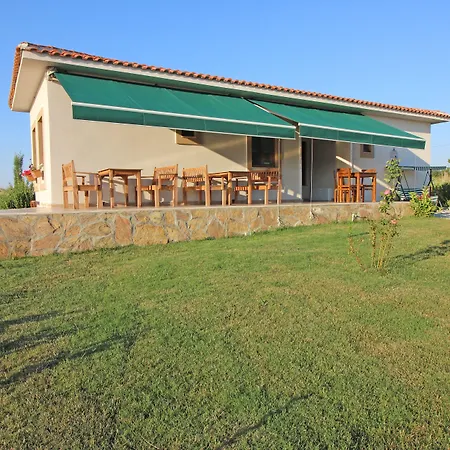 בית כפרי Karina Vineyard House בוזקאדה