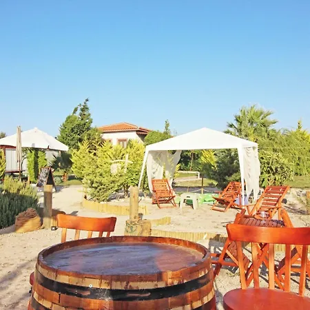 בית כפרי Karina Vineyard House בוזקאדה